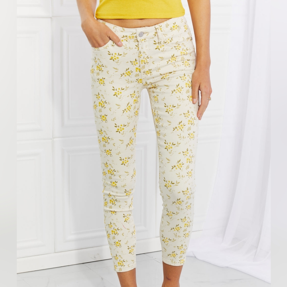 Sz 5/27 Judy Blue Medow Floral crop jeans